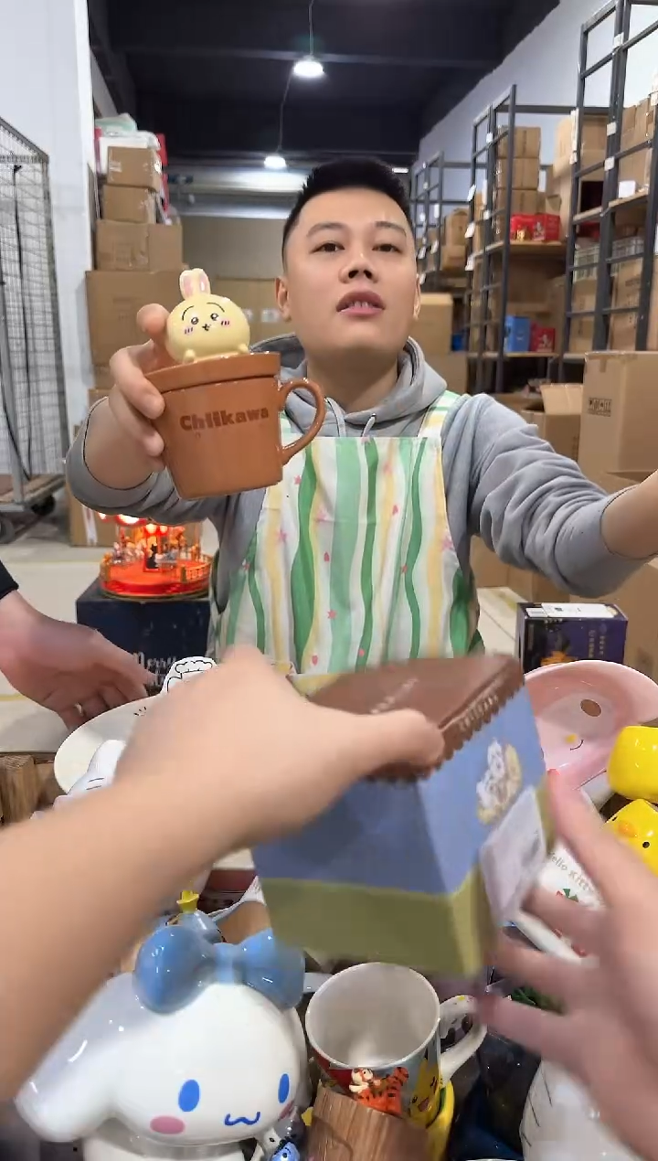 瓷片原盒乌萨奇带盖杯