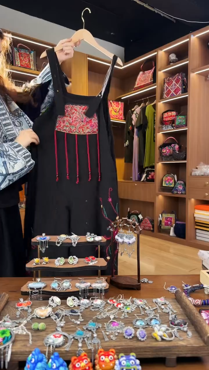 【闪购商品】织绣L585黔东南苗族刺绣