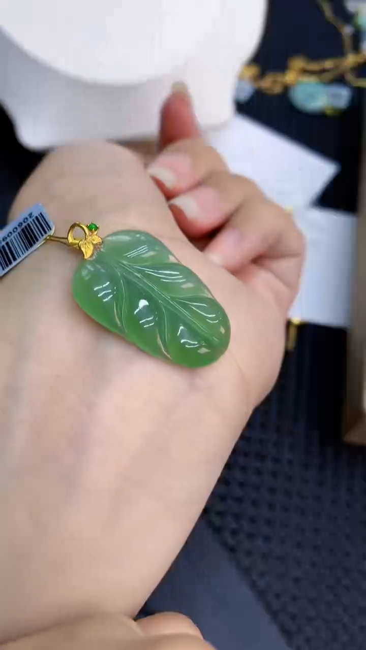 【闪购商品】翡翠颈饰18K金镶嵌           8
