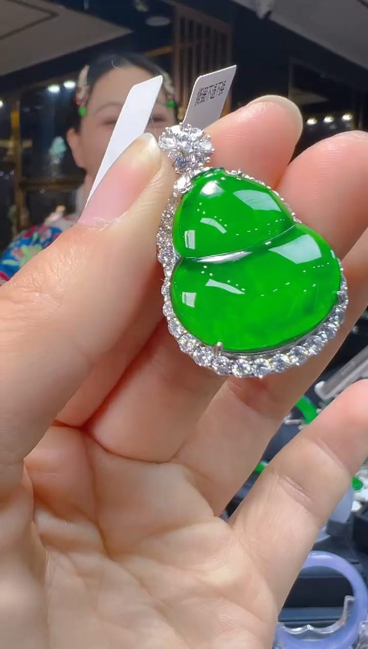 吊坠(赠链)银S925镶嵌翡翠033(多样性发货发其一)