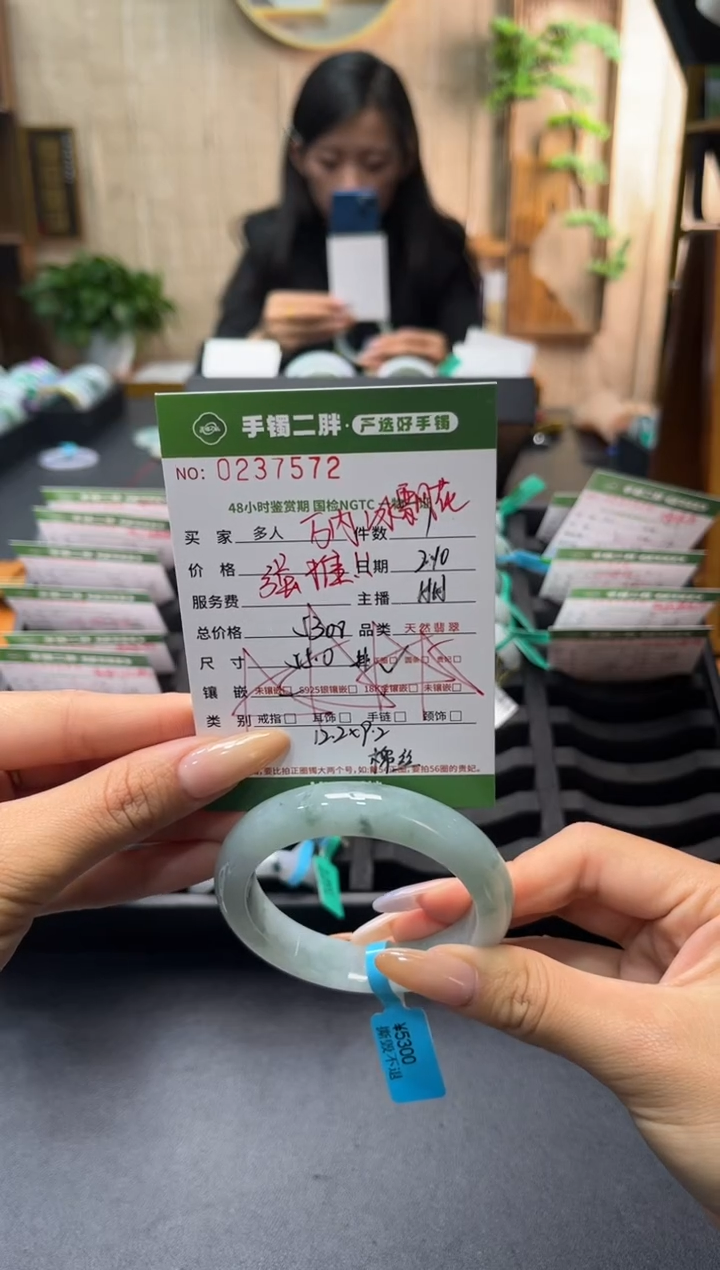 【闪购商品】翡翠手镯未镶嵌多人