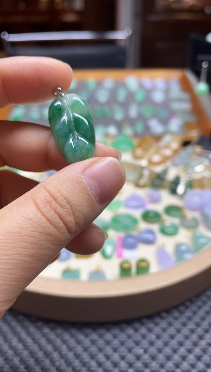 【闪购商品】翡翠颈饰18K金镶嵌金枝玉叶