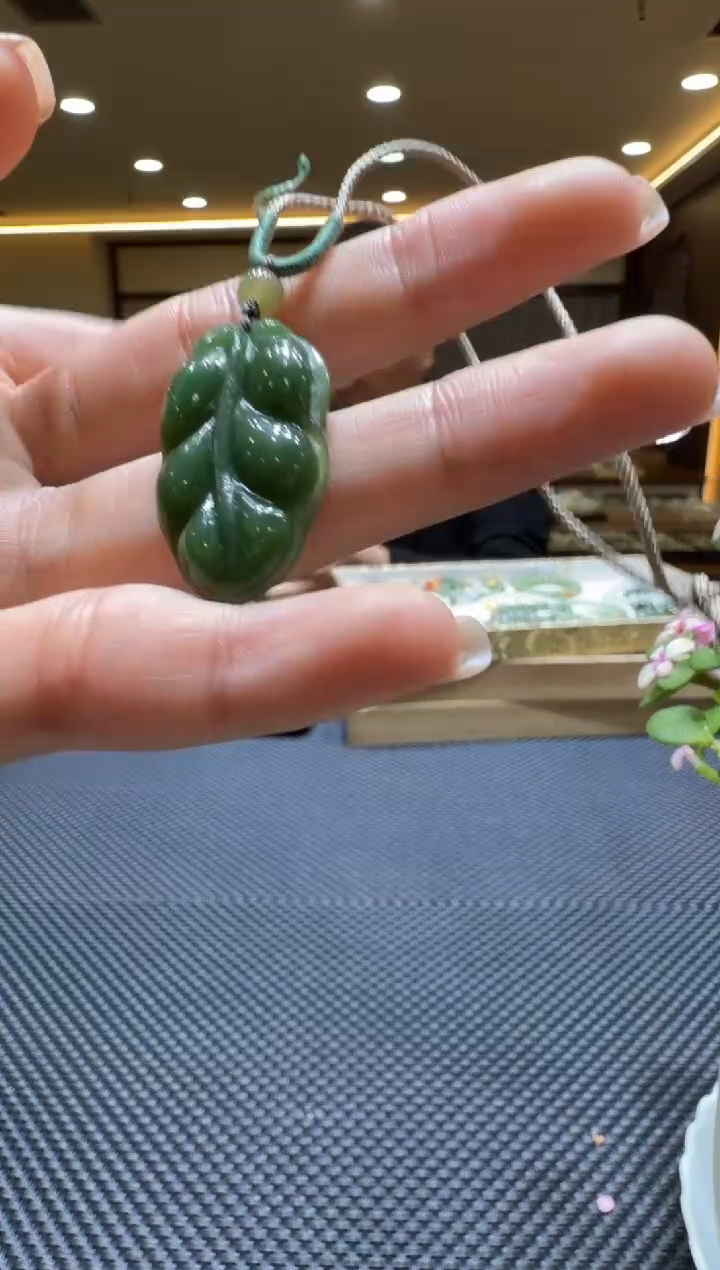 颈饰未镶嵌和田玉挂件