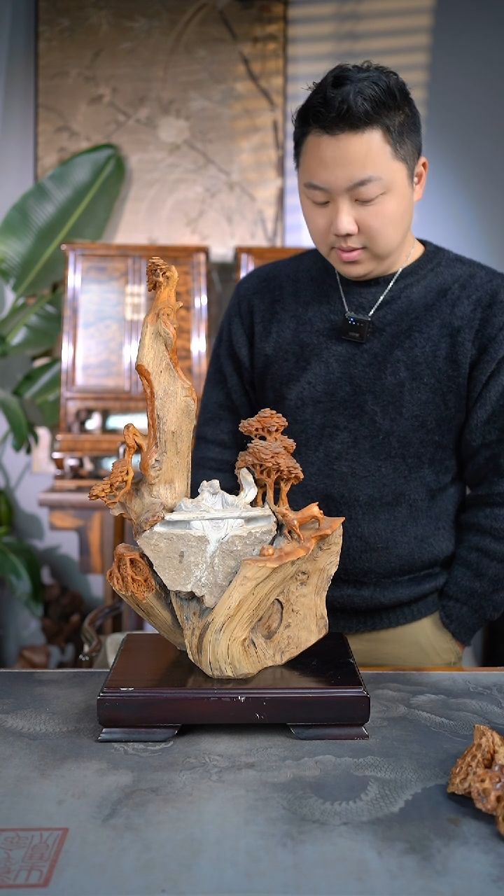【闪购商品】柏木（崖柏）木雕602号陈化黑油料根抱石巧雕摆件