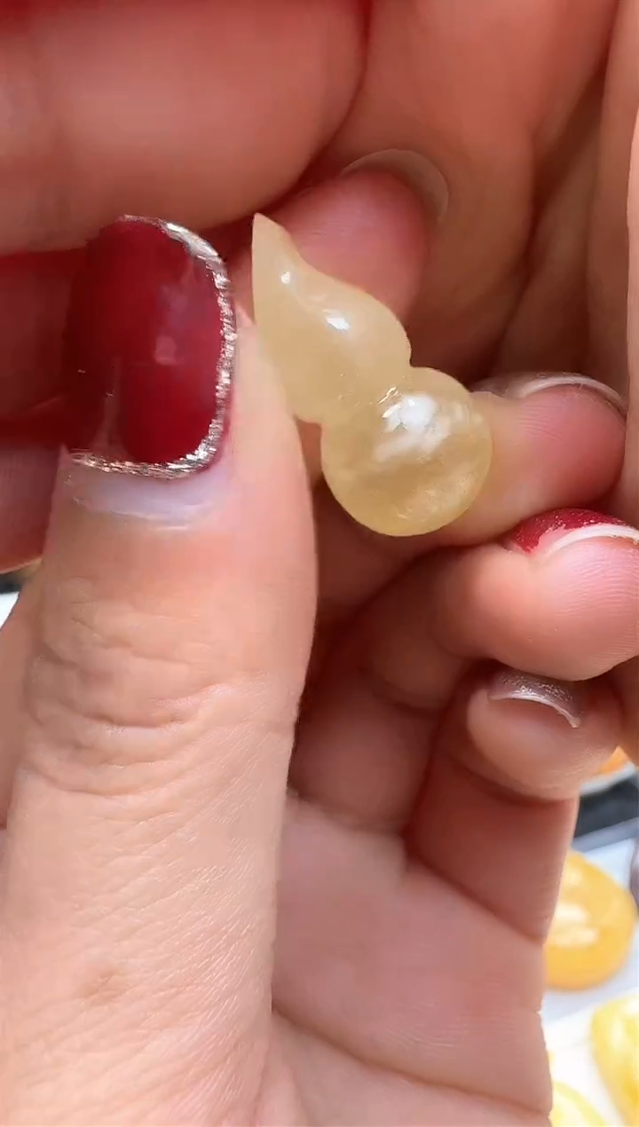【闪购商品】琥珀裸石未镶嵌葫芦