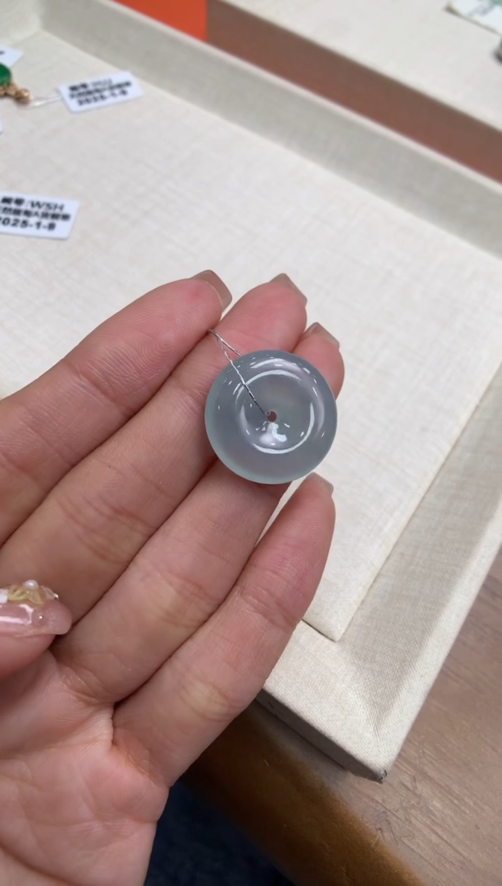 【闪购商品】翡翠颈饰18K金镶嵌平安扣