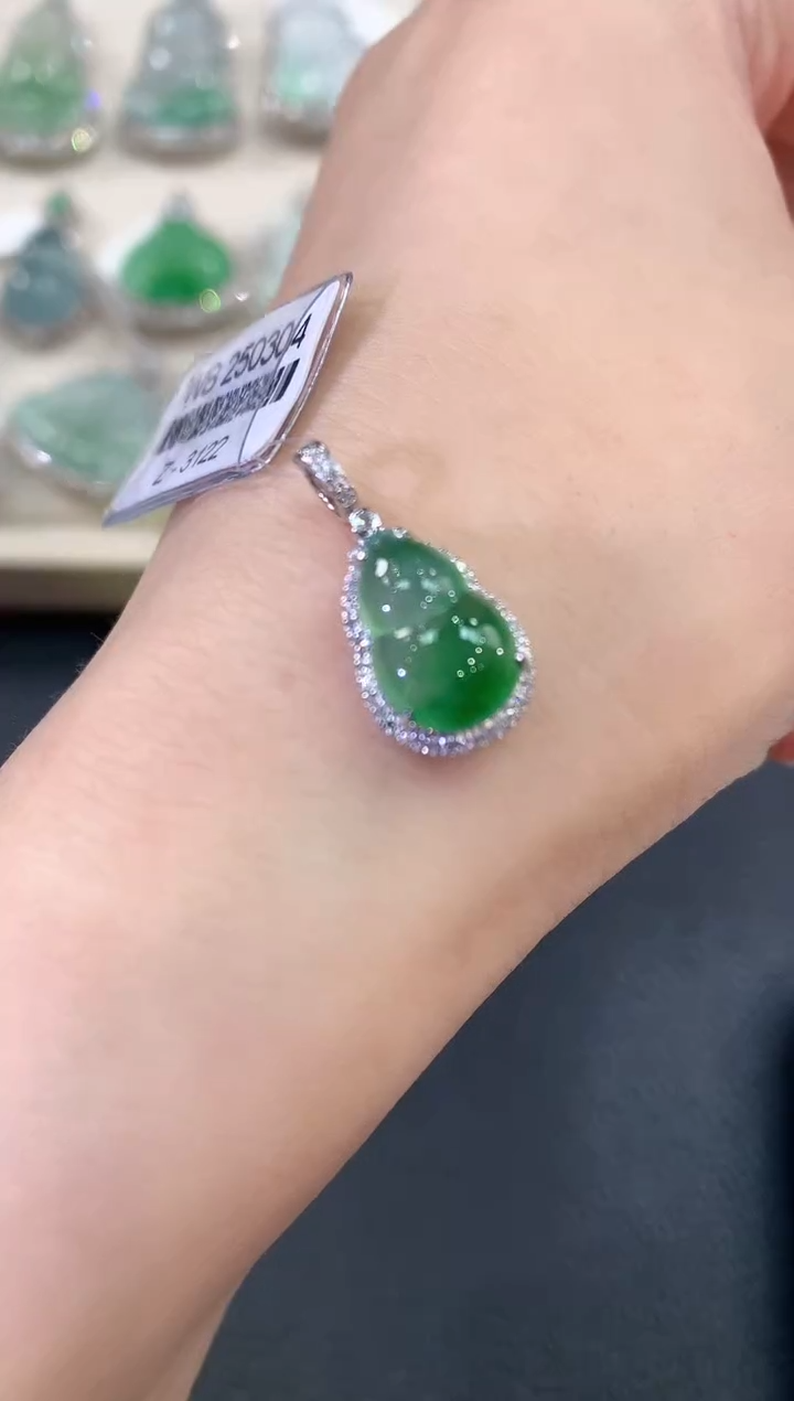 【闪购商品】翡翠吊坠(不含链)18K金镶嵌C51