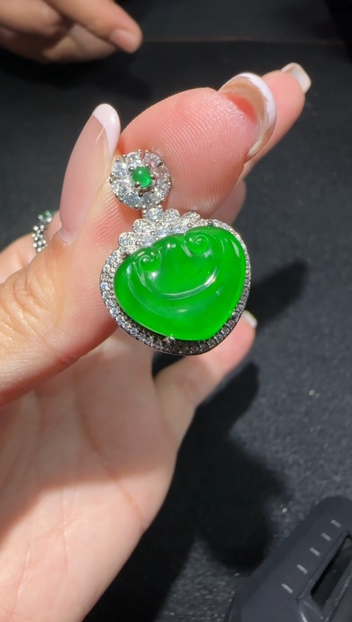 【闪购商品】翡翠吊坠(赠链)未镶嵌多样性发货拍一发一