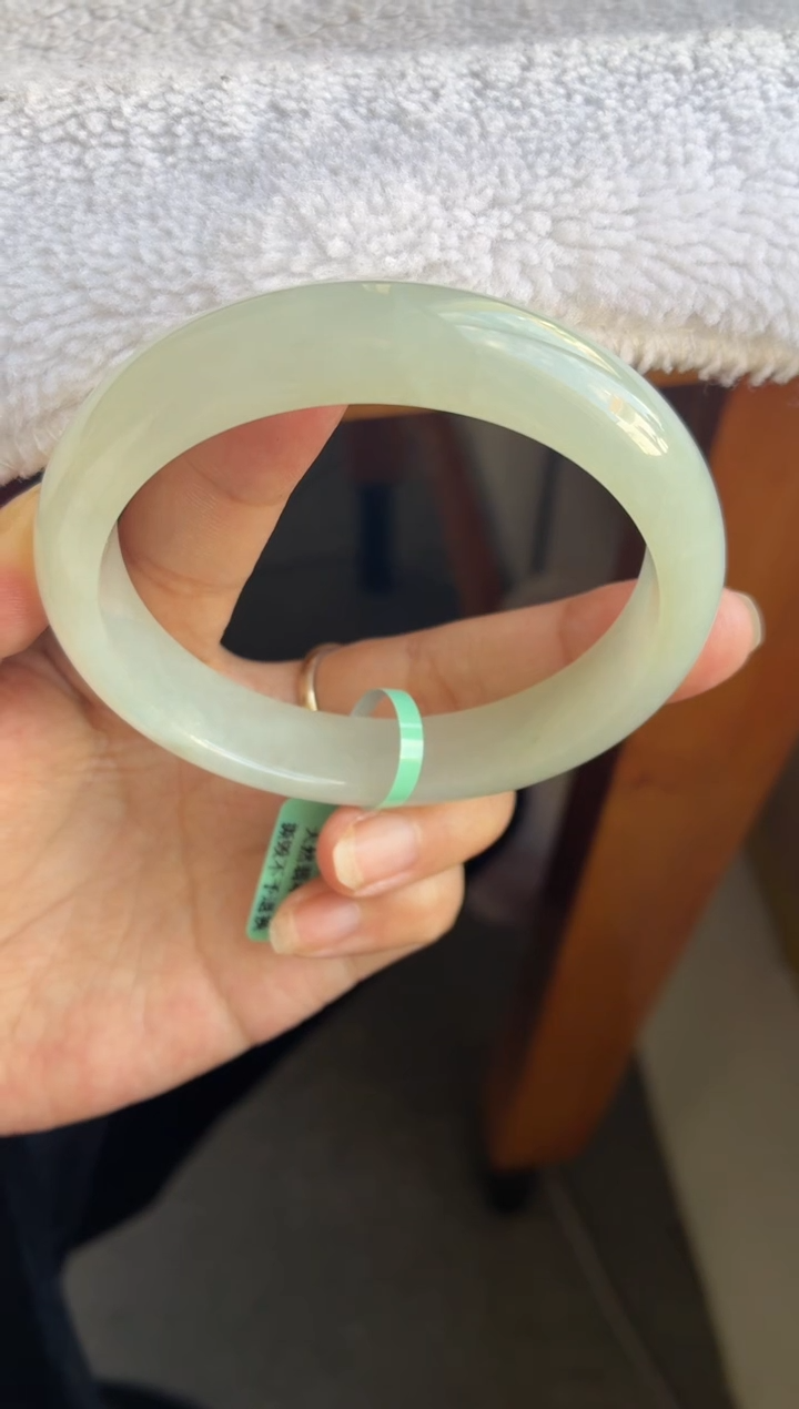 未镶嵌手镯翡翠（冰透胶葡萄肉晴绿）16号