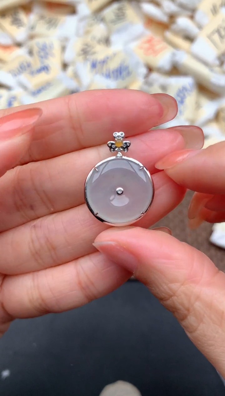 18K金镶嵌挂件翡翠一