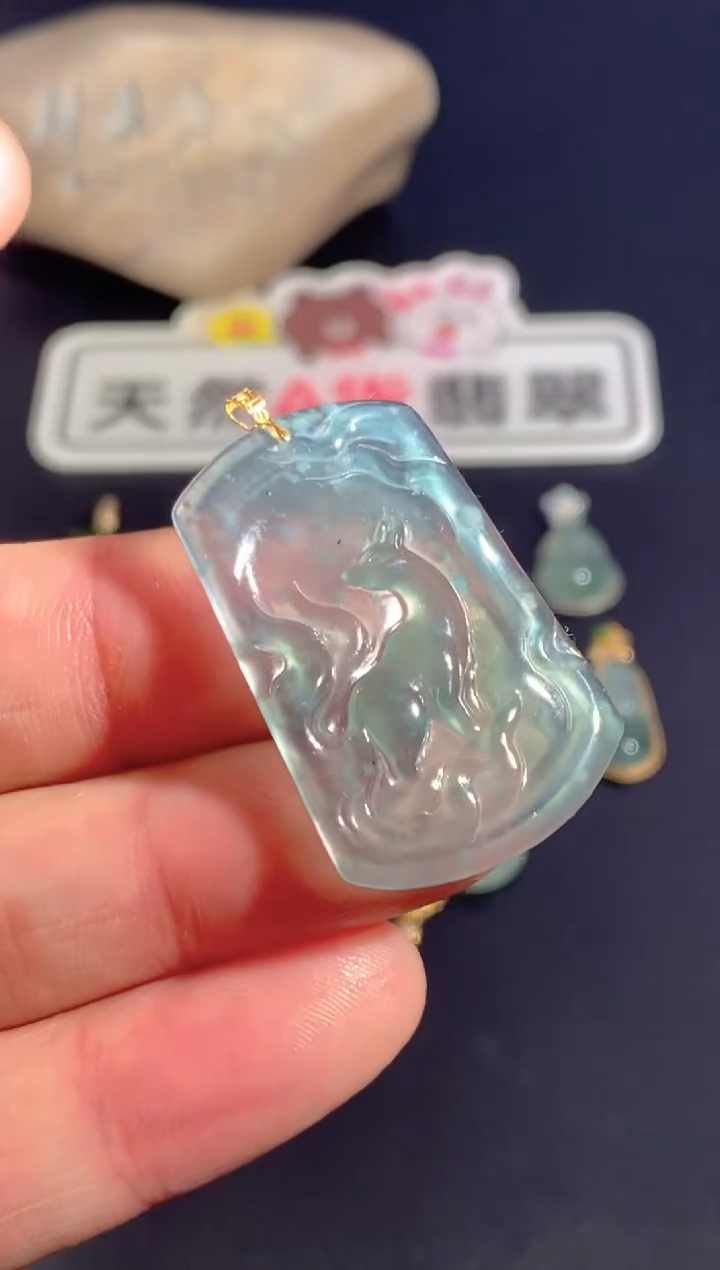 颈饰18K金镶嵌翡翠   