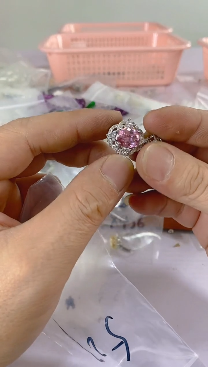 【闪购商品】紫晶颈饰银S925镶嵌527红宝，蓝宝，多样性发一件赠链