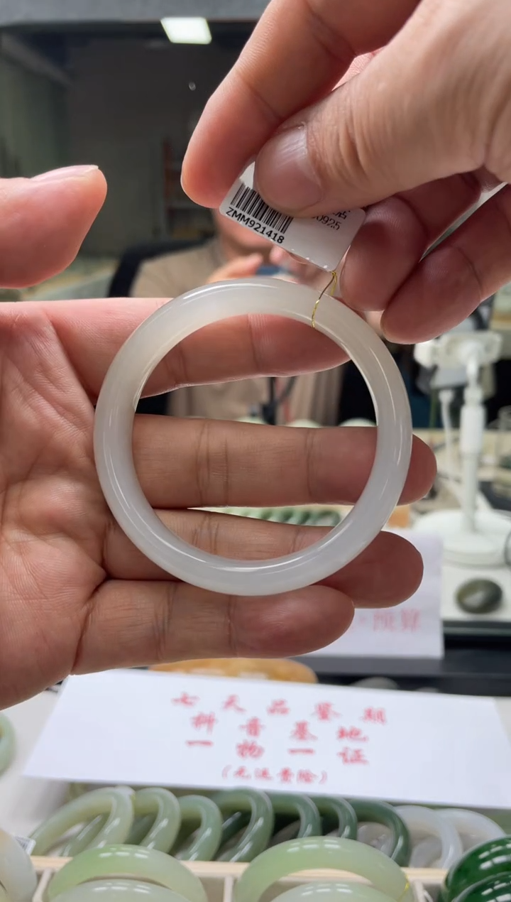 【闪购商品】和田玉手镯未镶嵌编码1418 圈口55-56