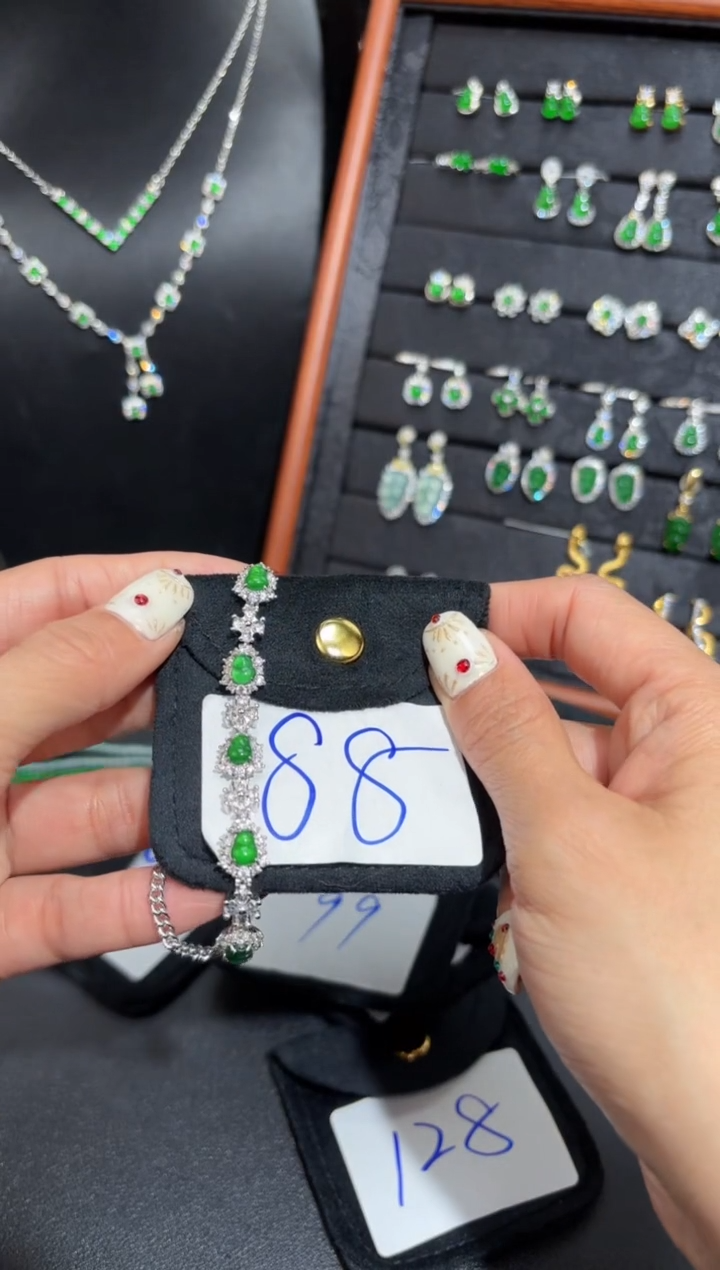 【闪购商品】翡翠颈饰未镶嵌葫芦/支持复检/一件