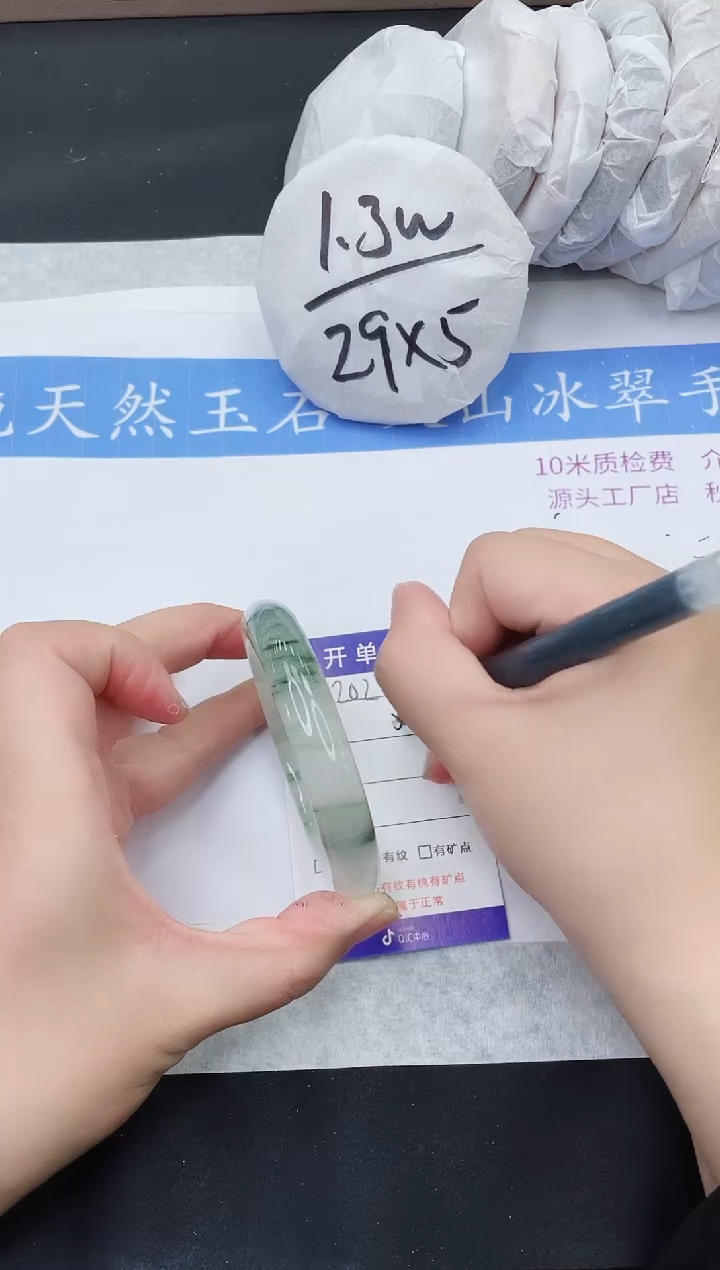 【闪购商品】石英质玉手镯未镶嵌T202-57+