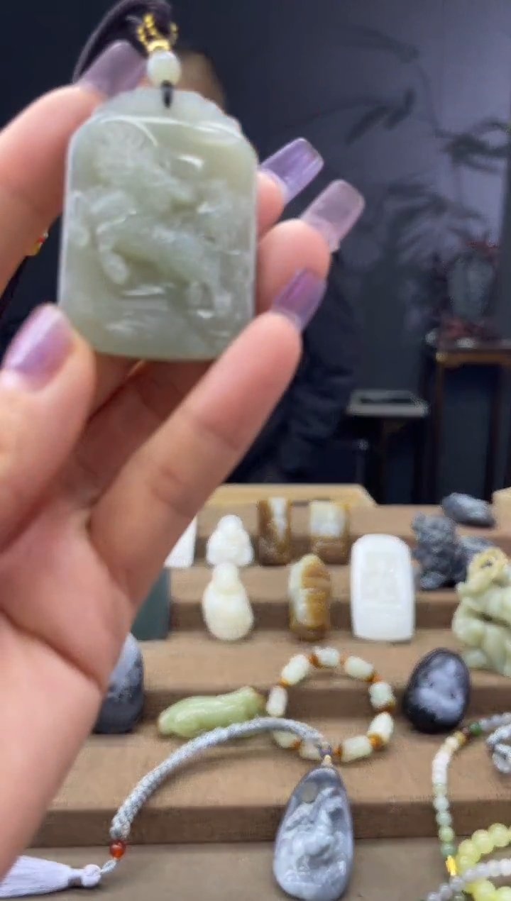 颈饰未镶嵌和田玉1