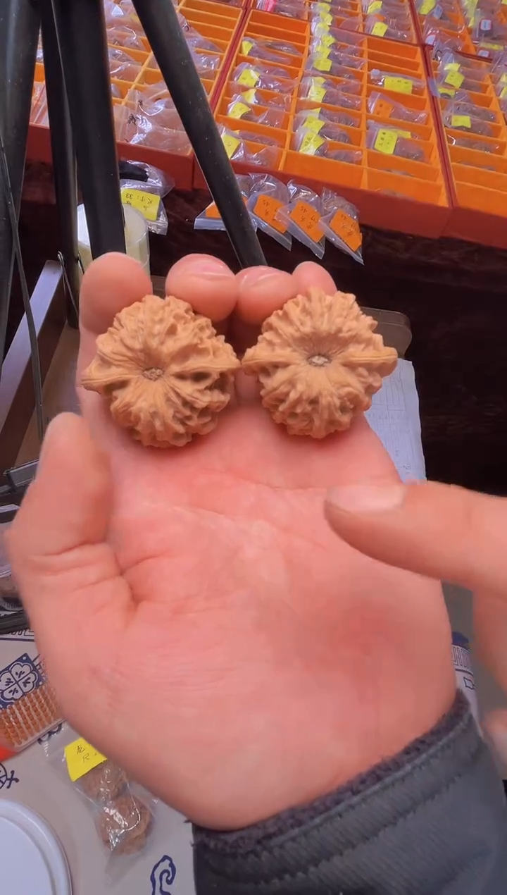 【闪购商品】文玩核桃把件42龙门涧