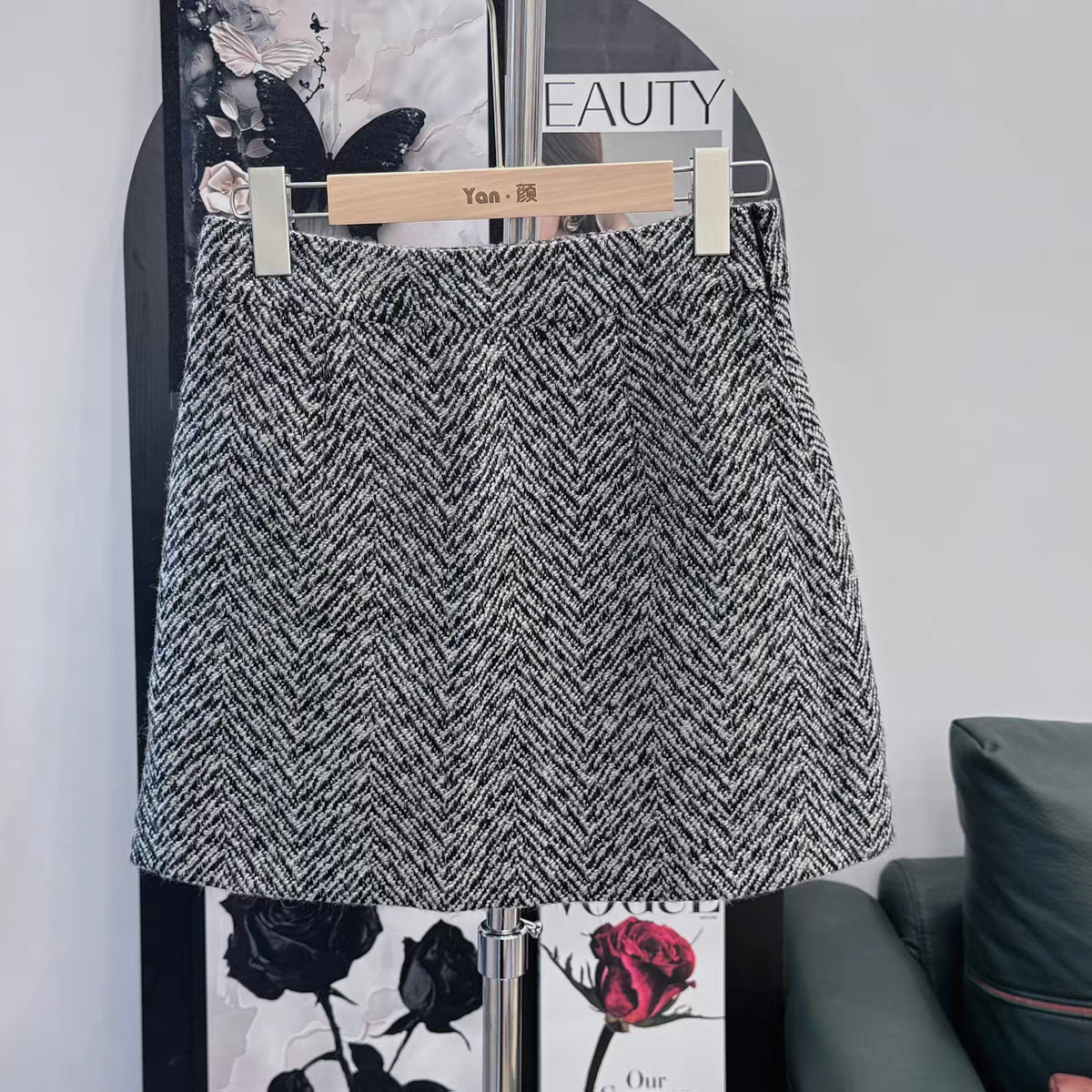 【苗苗甄选】斜纹半身裙小香风时尚休闲百搭女士黑色毛呢格子