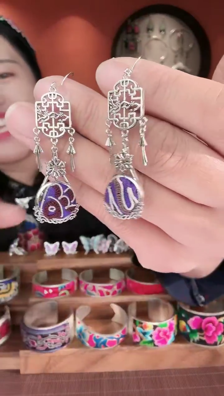 织绣非遗手工苗绣刺绣饰品13