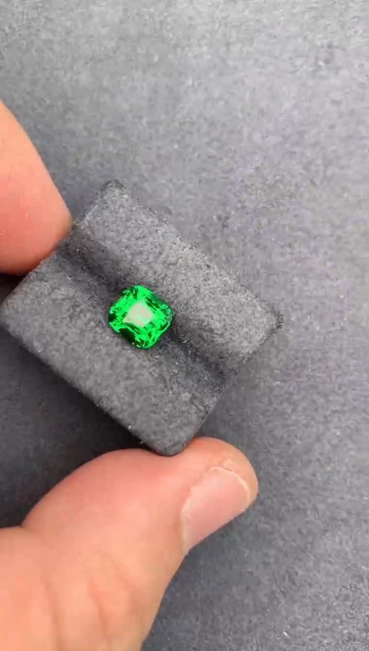 石榴石裸石未镶嵌2.5ct沙弗莱