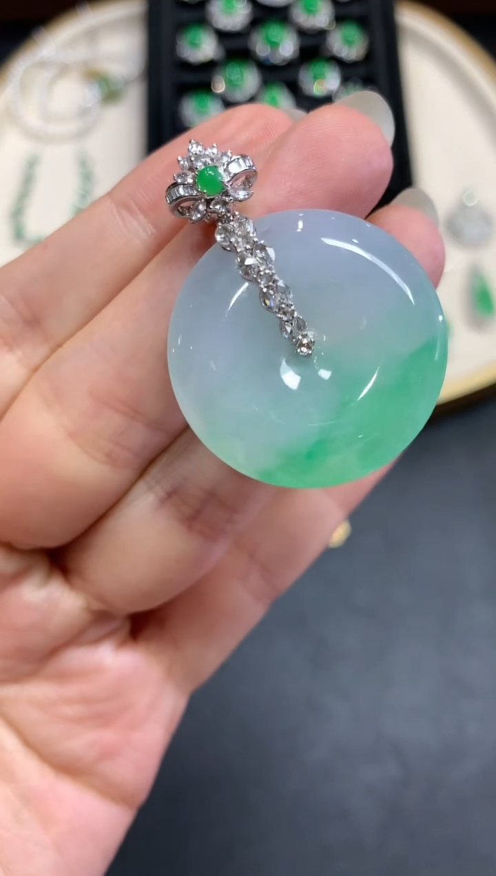 【闪购商品】翡翠吊坠(不含链)18K金镶嵌A20|9800