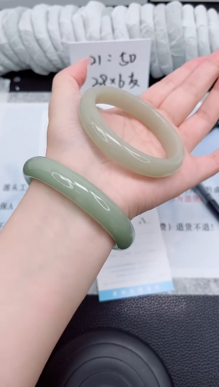 石英质玉手镯未镶嵌28-55