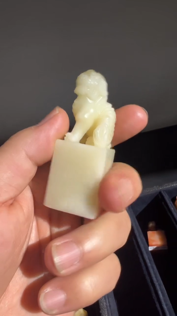 【闪购商品】寿山石白芙蓉瑞兽钮