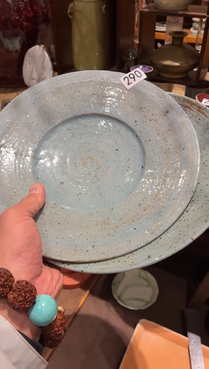 瓷片L****?290老蓝麻点炒盘2个（1好1瑕）