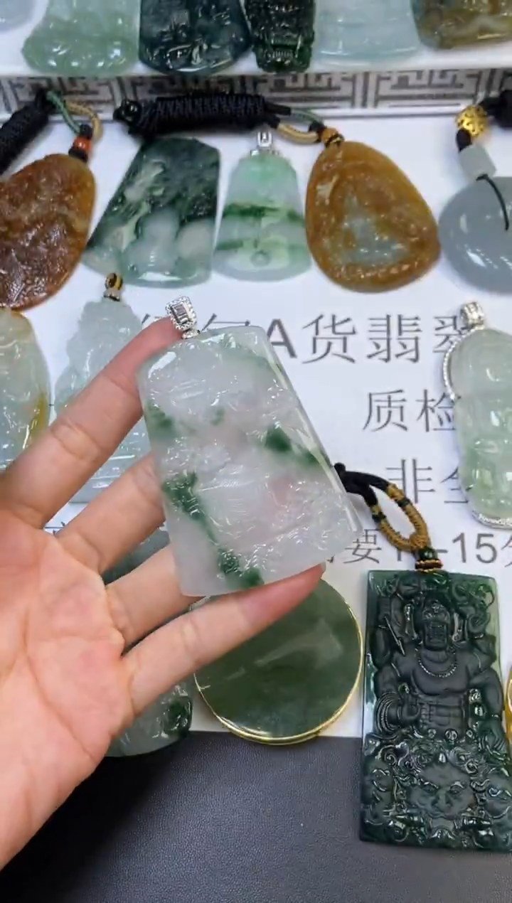 18K金镶嵌挂件翡翠宇**g21312