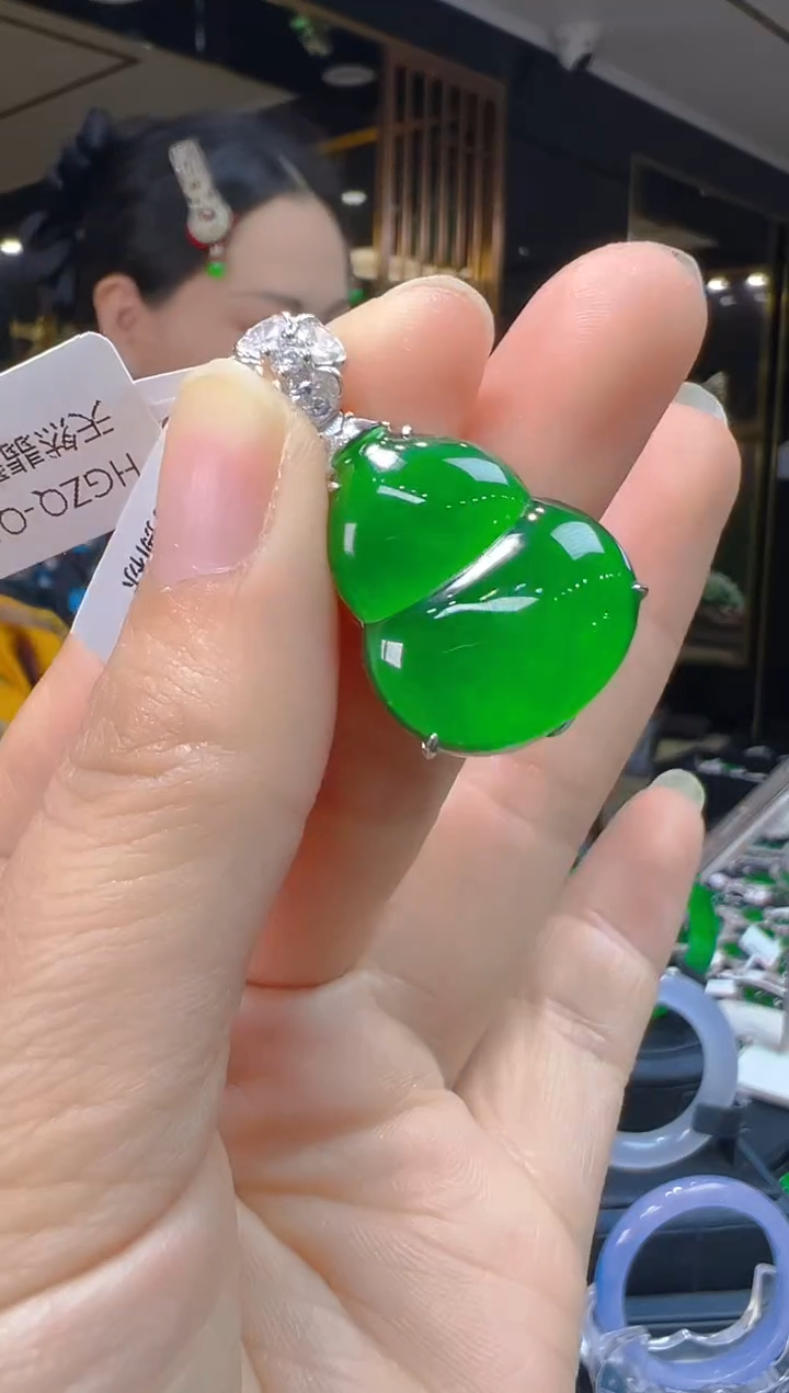 吊坠(赠链)银S925镶嵌翡翠025(多样性发货发其一)