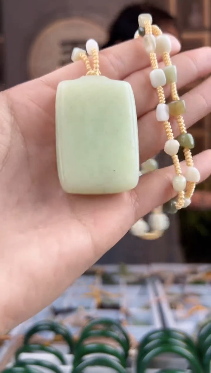 颈饰未镶嵌和田玉拍一发一，拍一发一