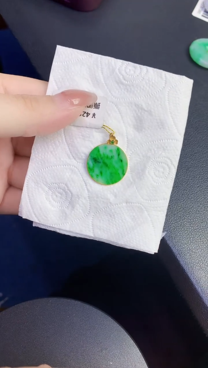 颈饰18K金镶嵌翡翠缅甸天然翡翠A货