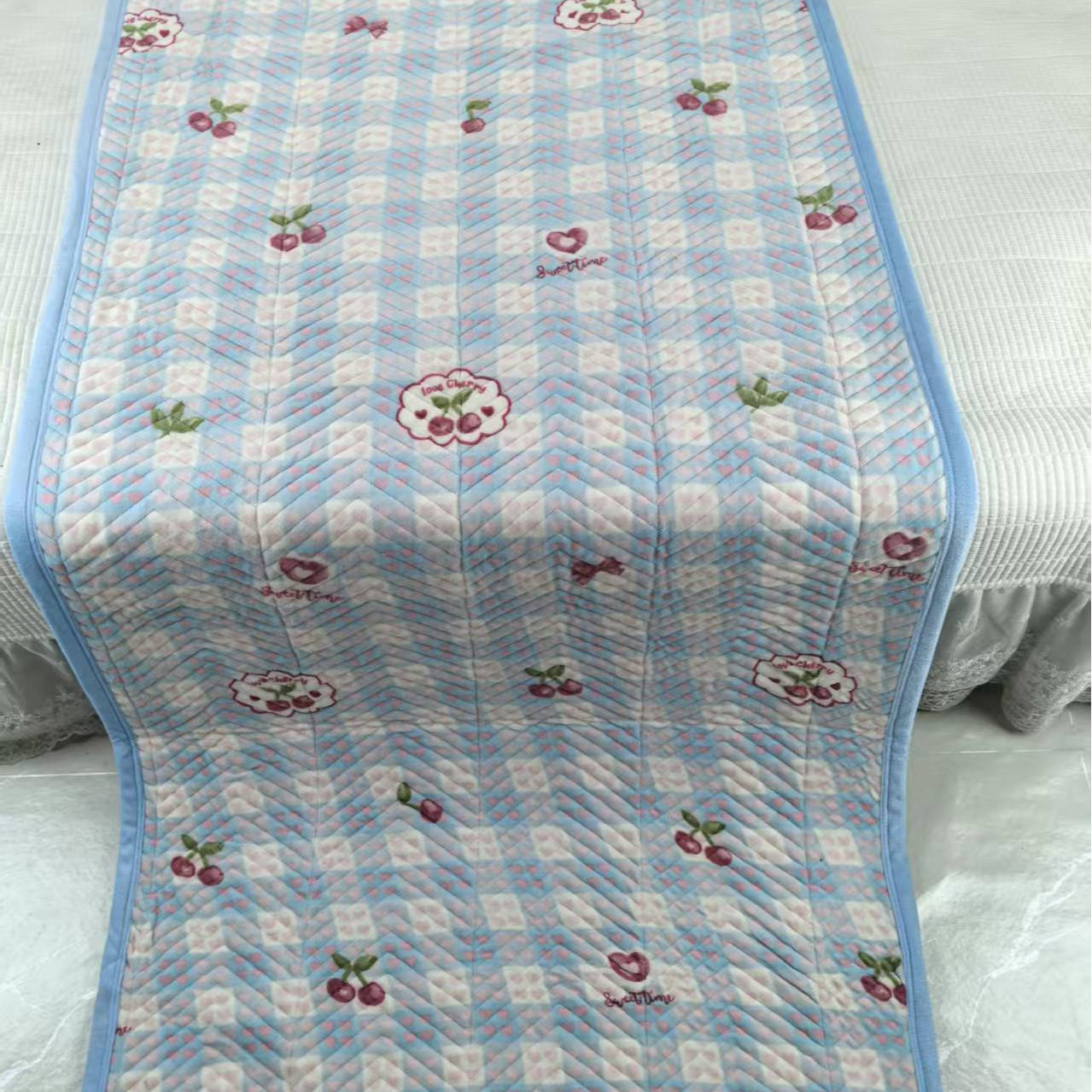 衔缝单人床上用品 加绒床盖