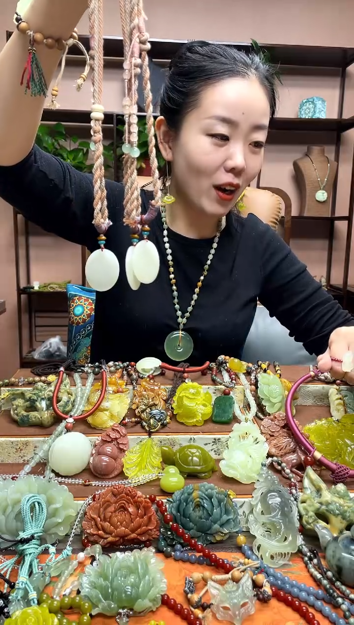 未镶嵌岫玉吊坠多样性发货发其中之一