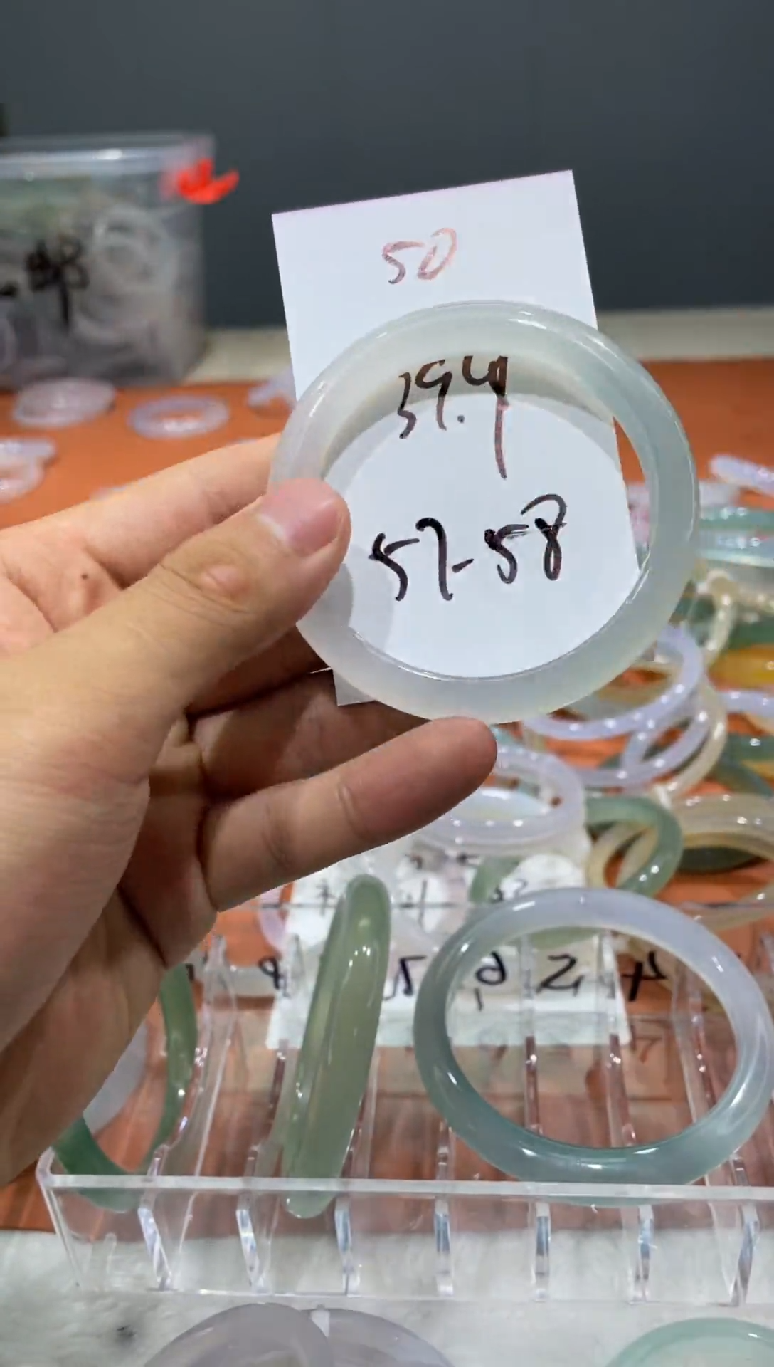 玛瑙/玉髓手镯未镶嵌50