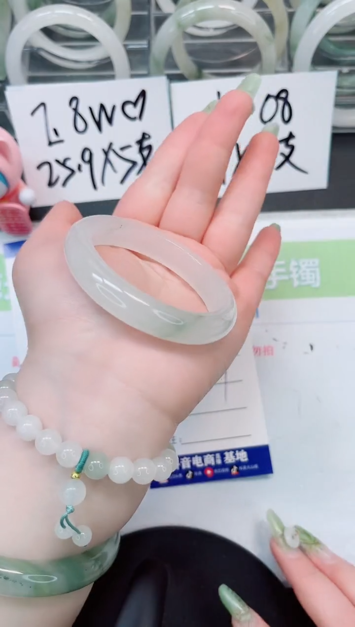 【闪购商品】石英质玉手镯未镶嵌a271