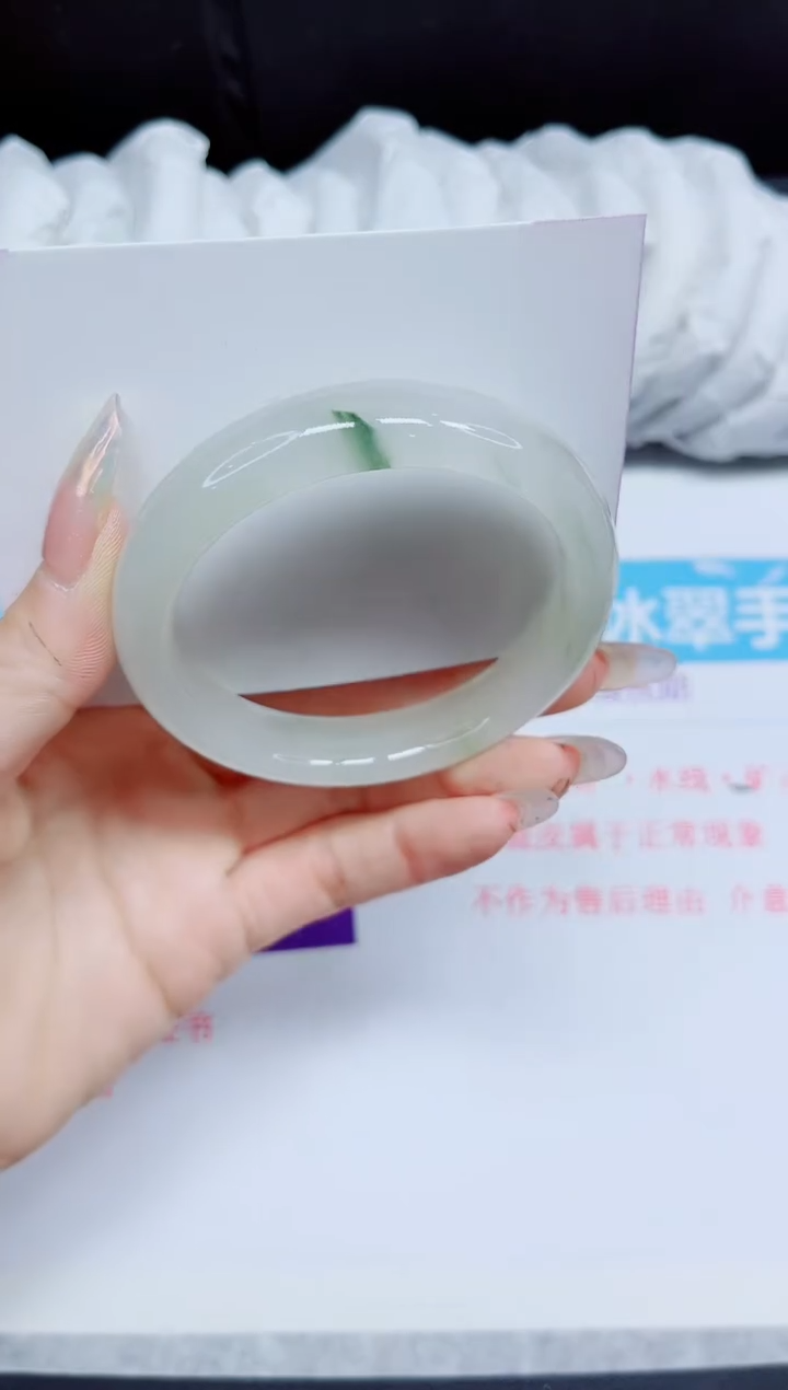 石英质玉手镯未镶嵌385