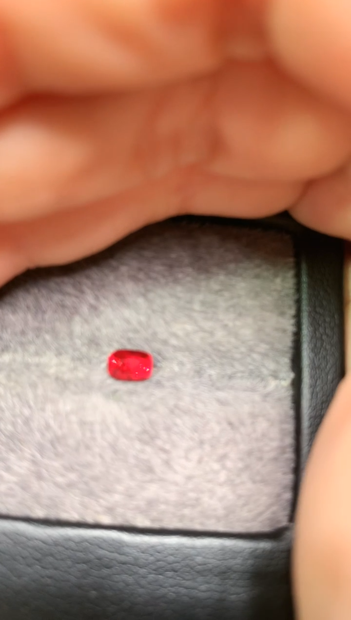 【闪购商品】定制尖晶石裸石未镶嵌枕型 红霓虹色调 0.49ct