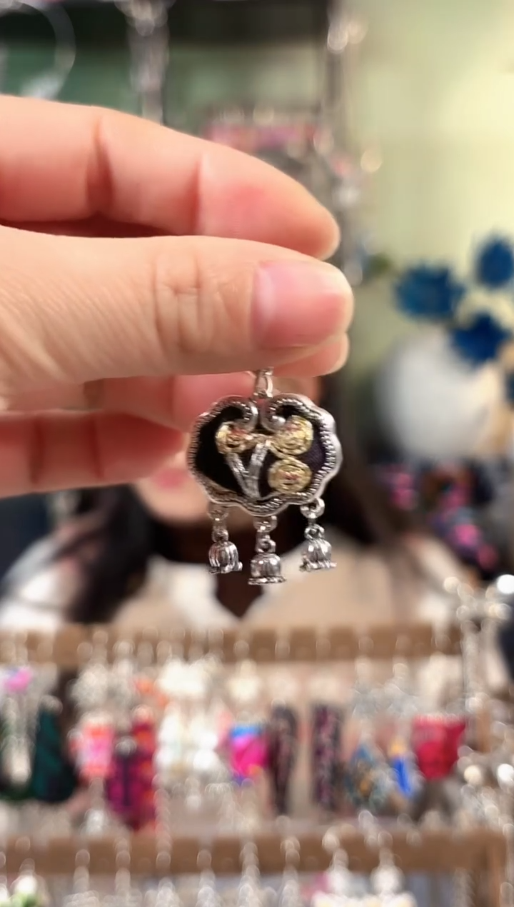 彩云南阁非遗老绣饰品543*