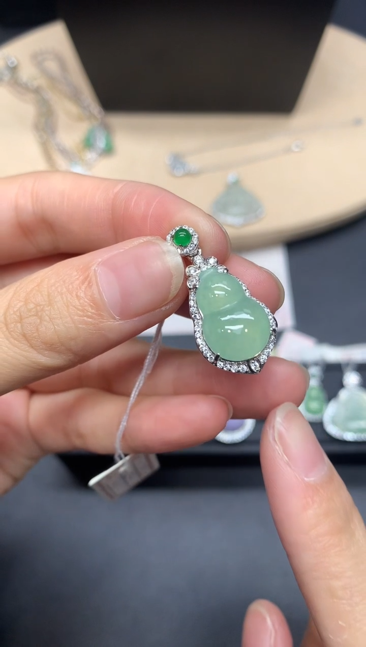 【闪购商品】翡翠吊坠(不含链)银S925镶嵌葫芦【无服务费】