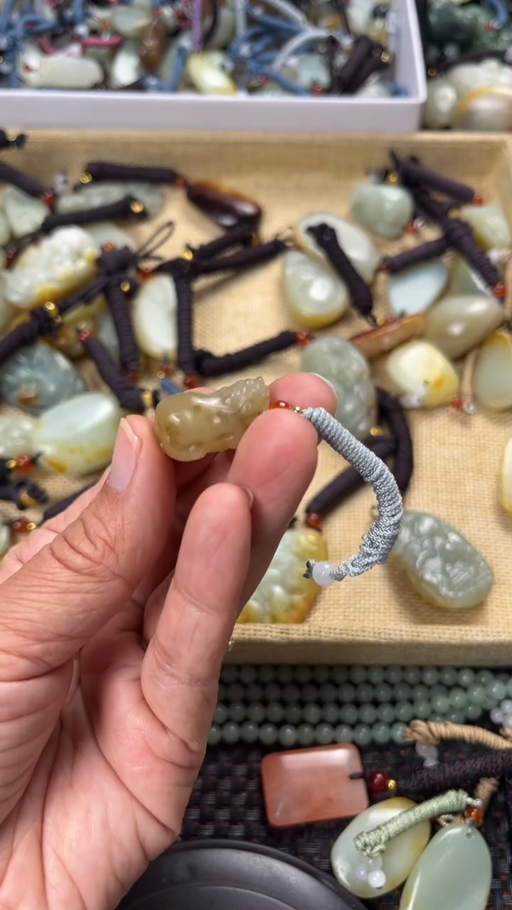 【闪购商品】和田玉颈饰未镶嵌多样性发货没有证书拍一发一有瑕