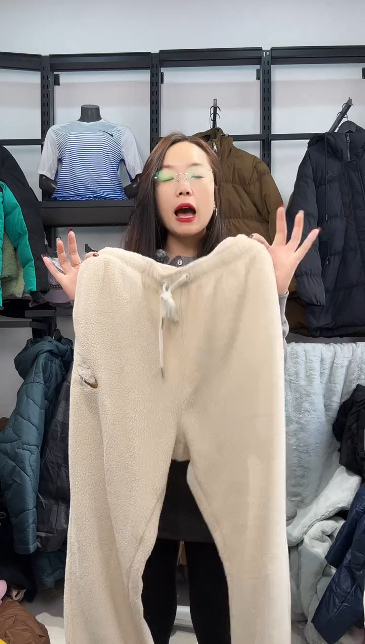 2332 闪购编码  运动卫衣裤以直播间过款为准 尺码  ·  170