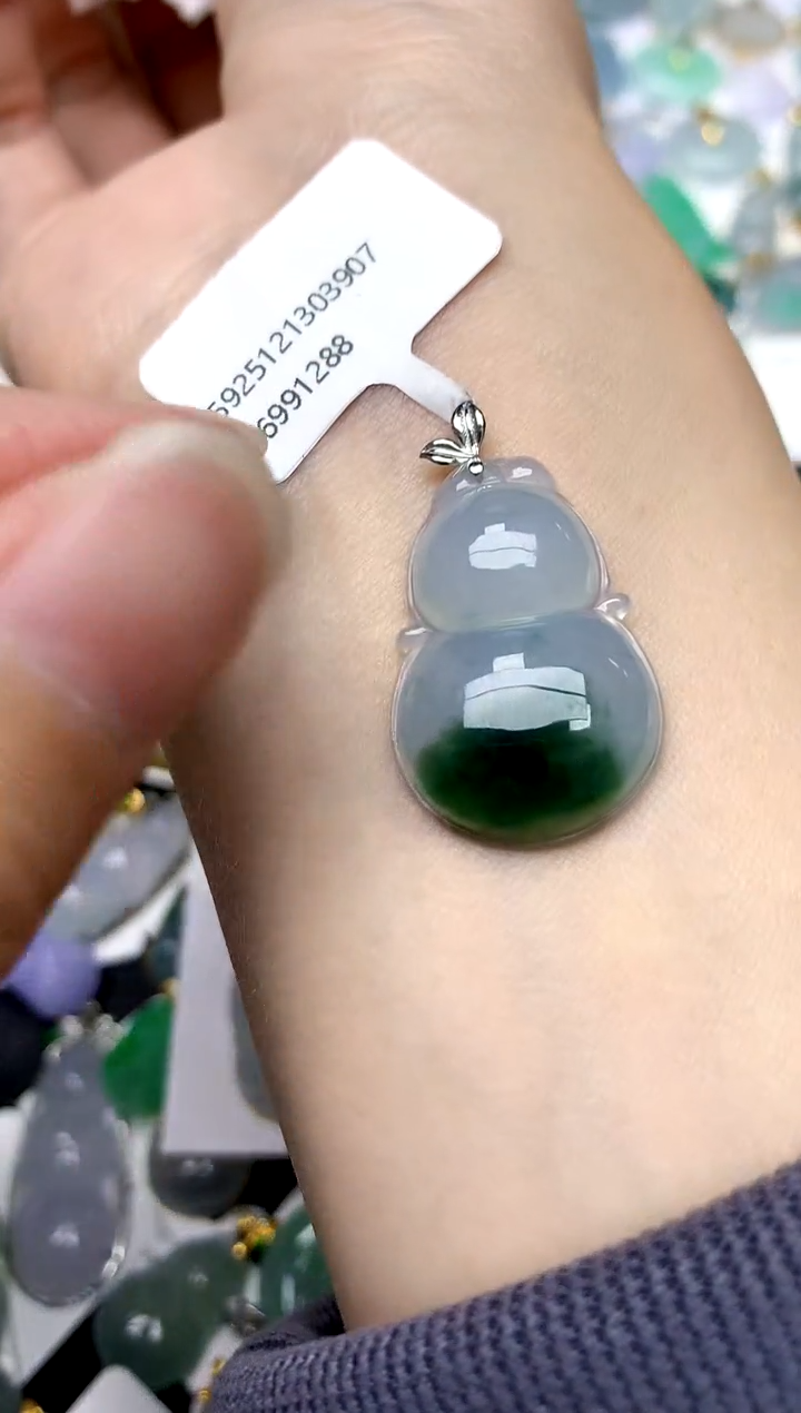 颈饰18K金镶嵌翡翠天然A货翡翠