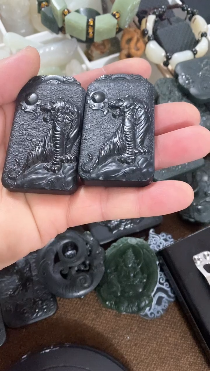 【闪购商品】和田玉吊坠(不含链)未镶嵌上山虎 一个