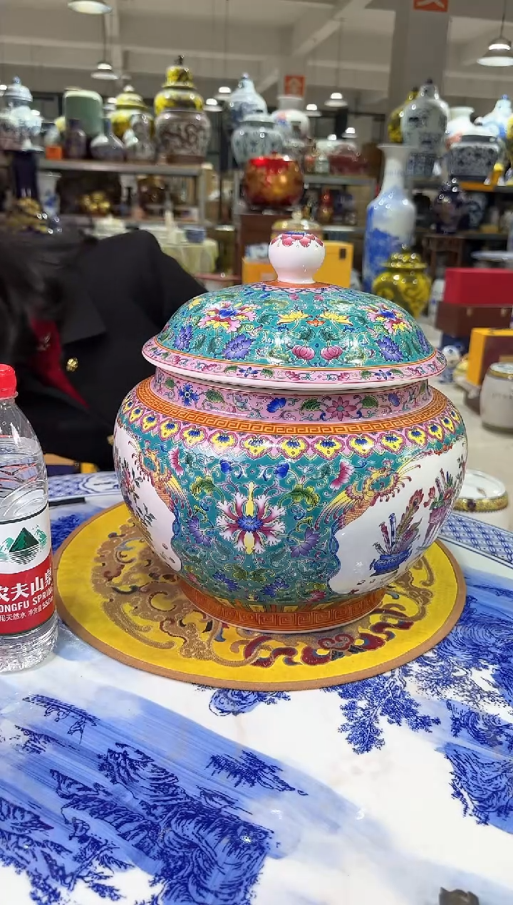 【闪购商品】景德镇松石绿宝珠罐带底座证书