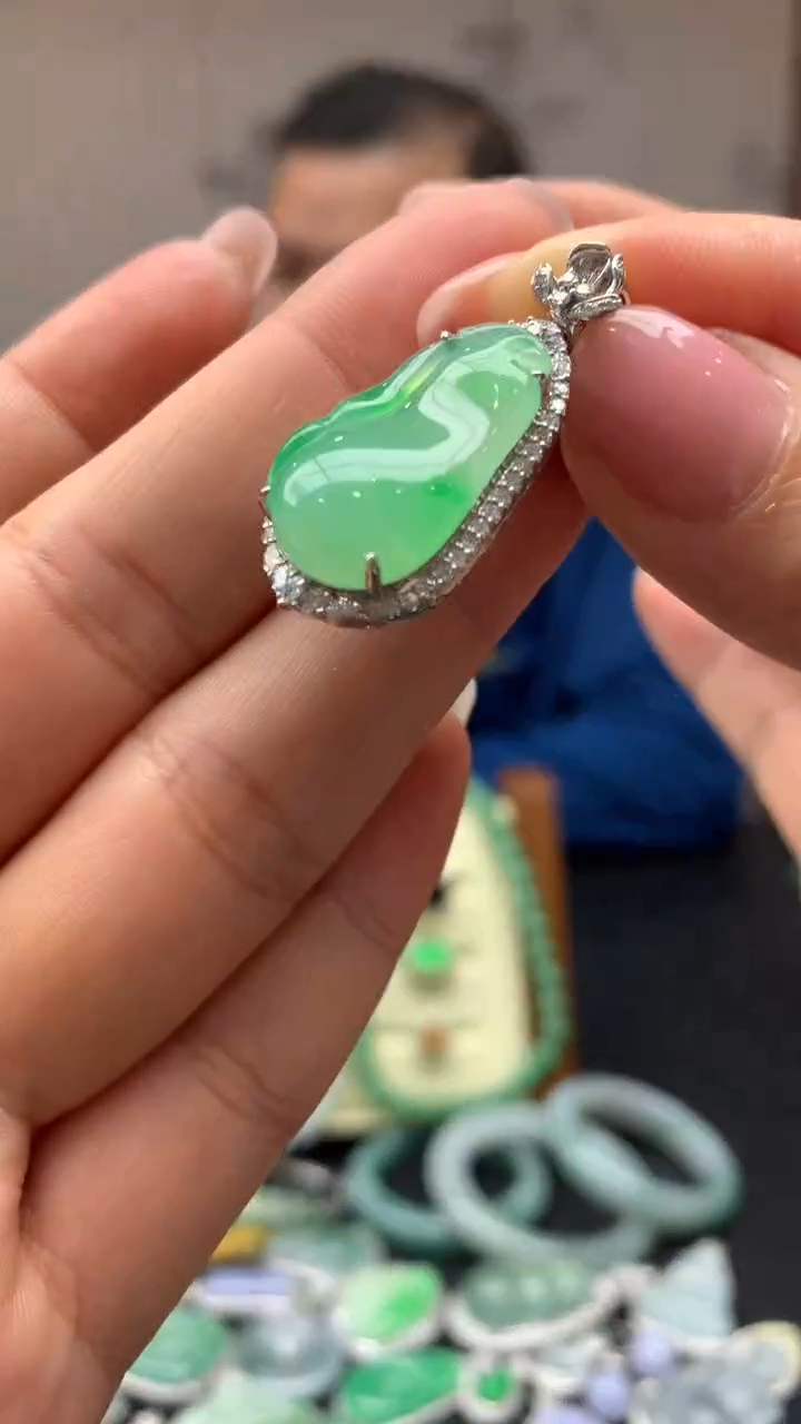 【闪购商品】翡翠颈饰18K金镶嵌9-天然翡翠