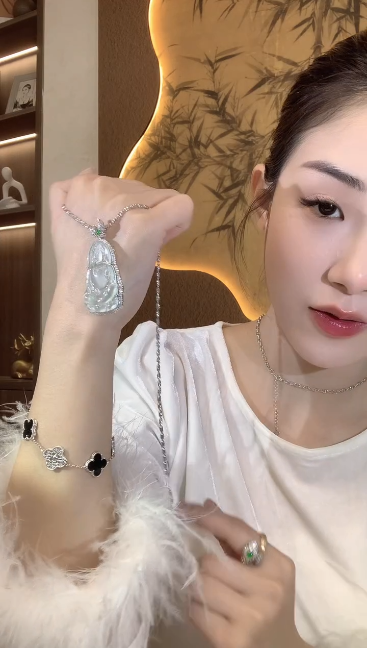 【闪购商品】翡翠吊坠(不含链)18K金镶嵌C71