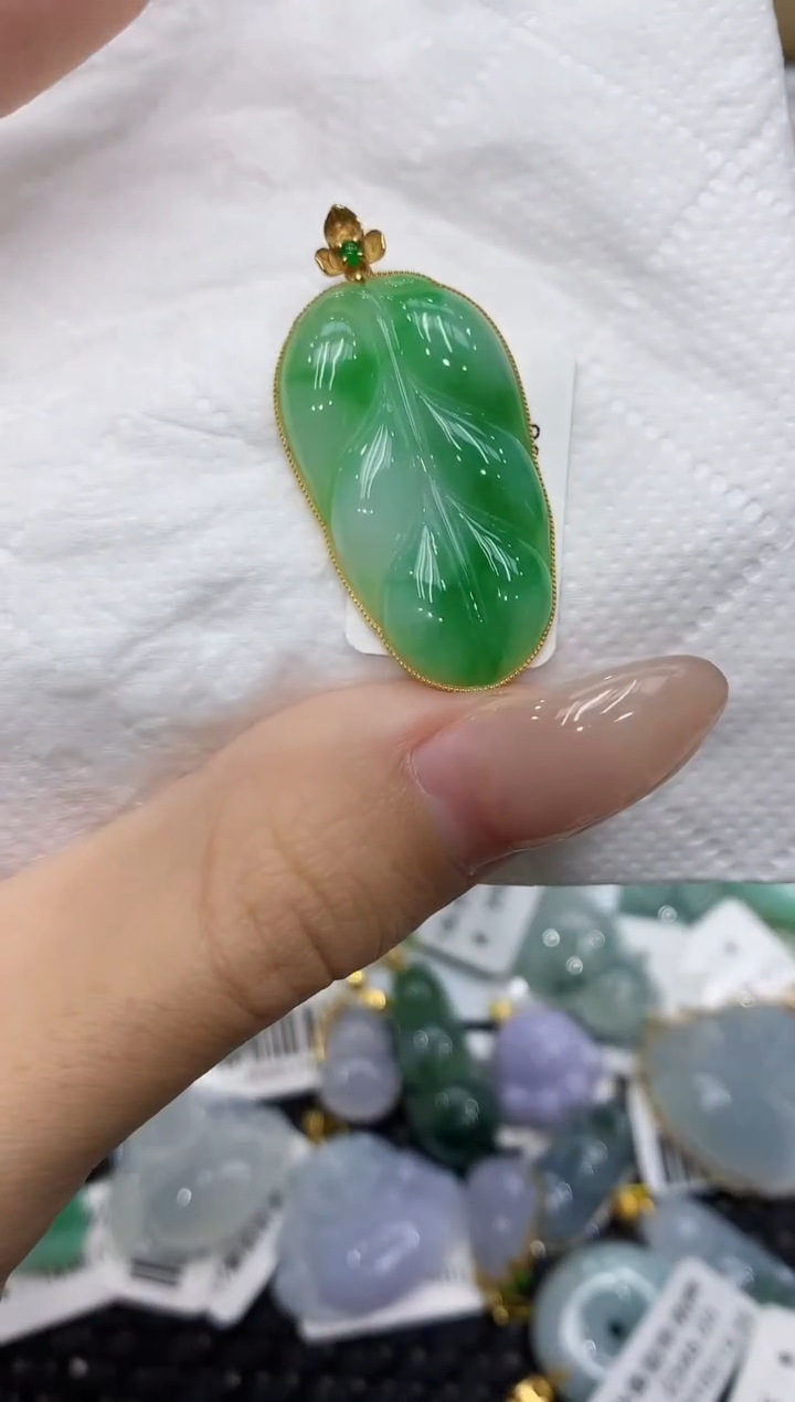 翡翠18K金镶嵌颈饰111111111111
