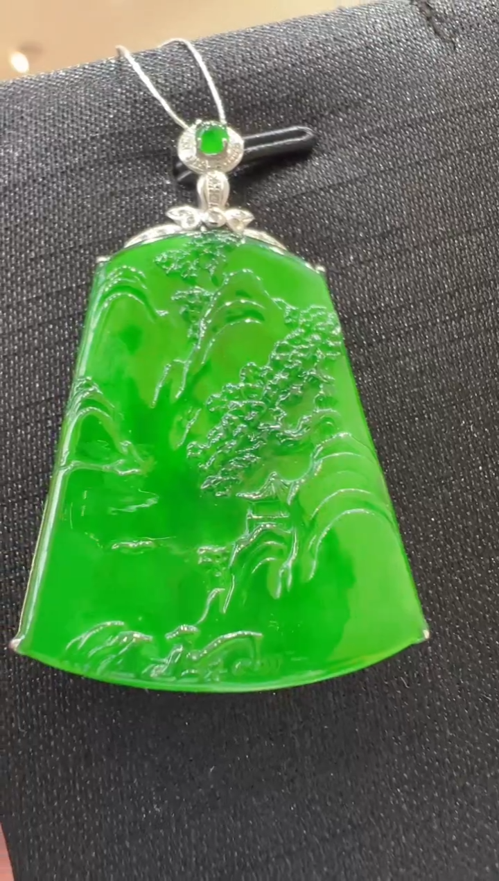 【闪购商品】翡翠吊坠(不含链)18K金镶嵌               
