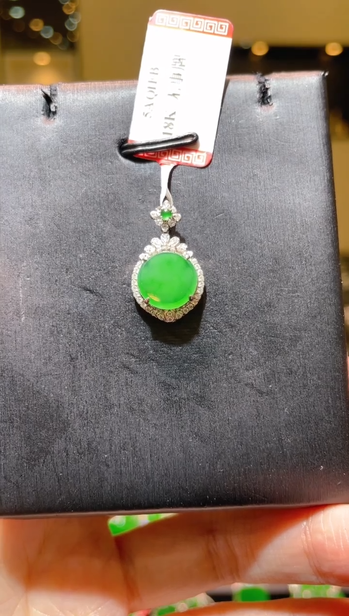 【闪购商品】翡翠吊坠(赠链)18K金镶嵌A64